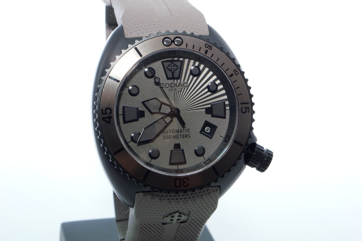 Zodiac OCEANAIRE Smoke Screen DIVER watch. Rf ZO8009. Cards. Box