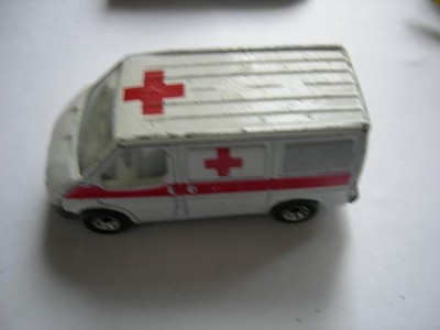 Matchbox Superfast MB60 Ford Transit Red Cross Ambulance - weiß. 1/63 bespielt