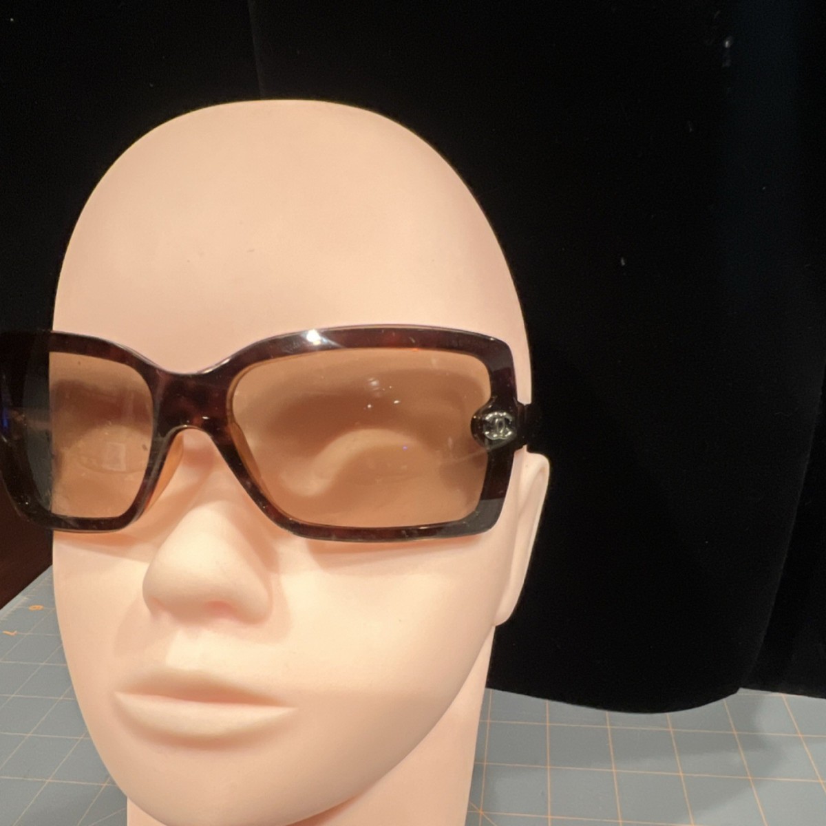 CHANEL Women\'s Tortoiseshell Rectangular Sunglasses - Brown Gradient MAKE OFFER CHANEL Sunglasses: Rectangle Sunglasses, acetate — Fashion  main image 3