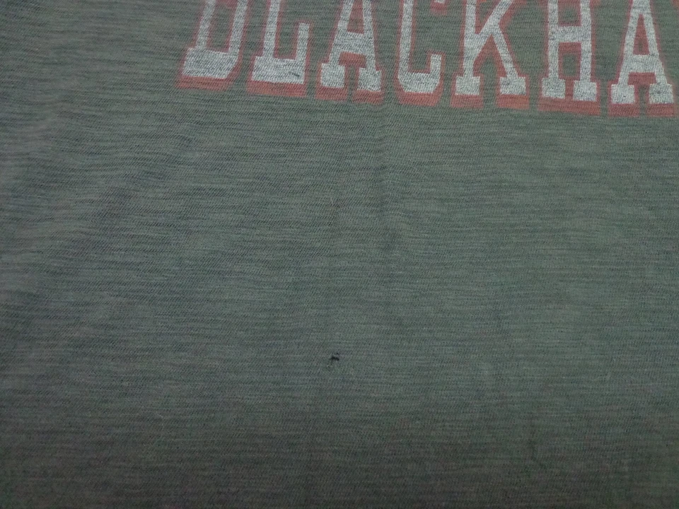 Chicago Blackhawks  NHL Hockey Banner Brand    T-shirt Size Medium   FLAWS - Image 2 of 4