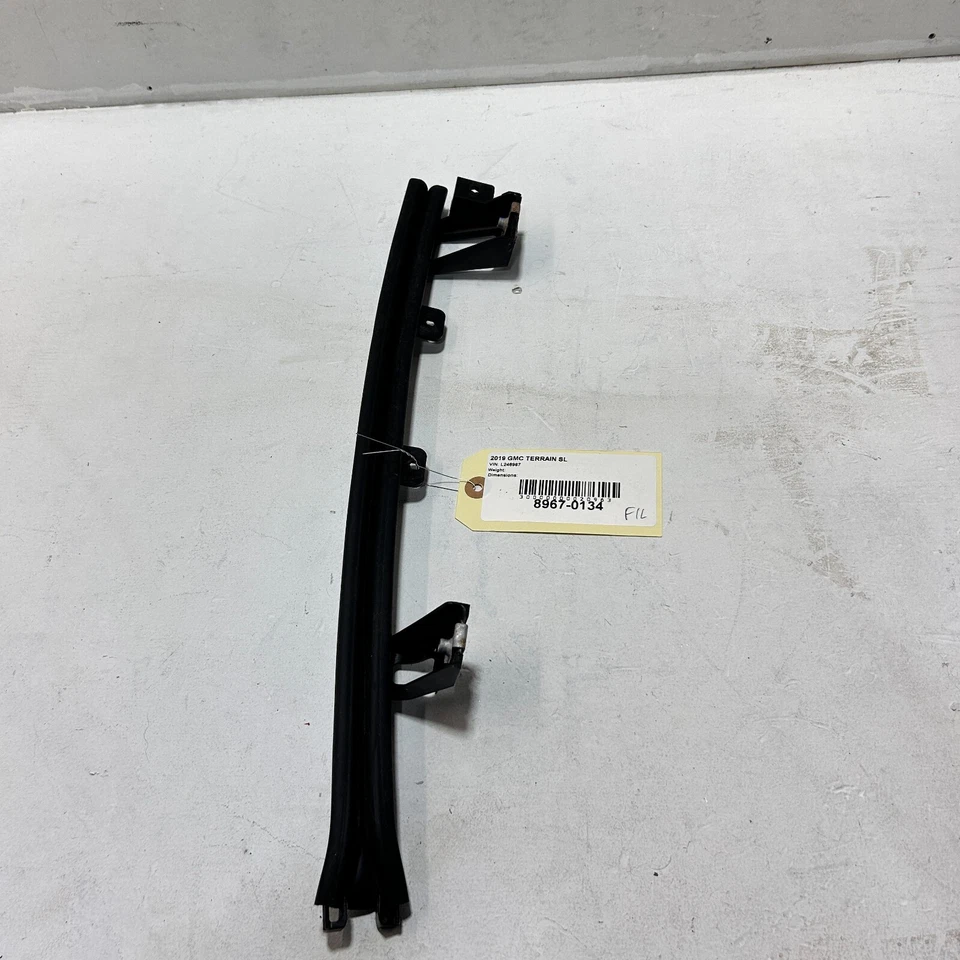Puerta delantera izquierda ventana vidrio canal guía trasero GMC Terrain 2018-2023 OEM Foto 3 de 4