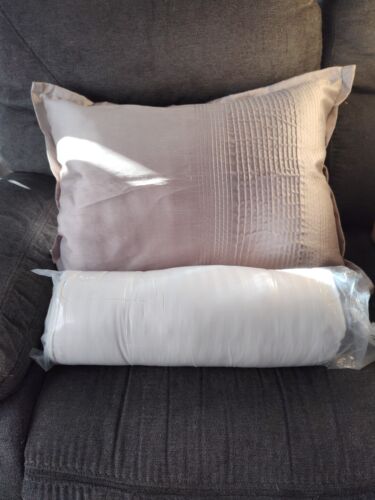 Beckham Hotel Collection Pillows 2-Pack Queen NEW - 第 1/3 張圖片