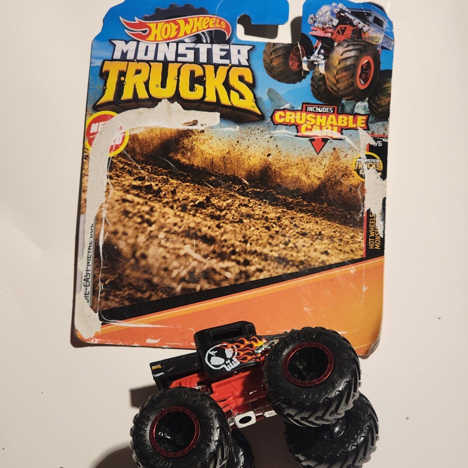 Hot Wheels Monster Trucks, 1:24 Scale Bone Shaker