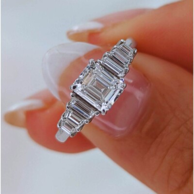 Verlobungsring 1,75 Karat IGI Lab Grown Smaragdschliff Diamant Platin E F VVS2