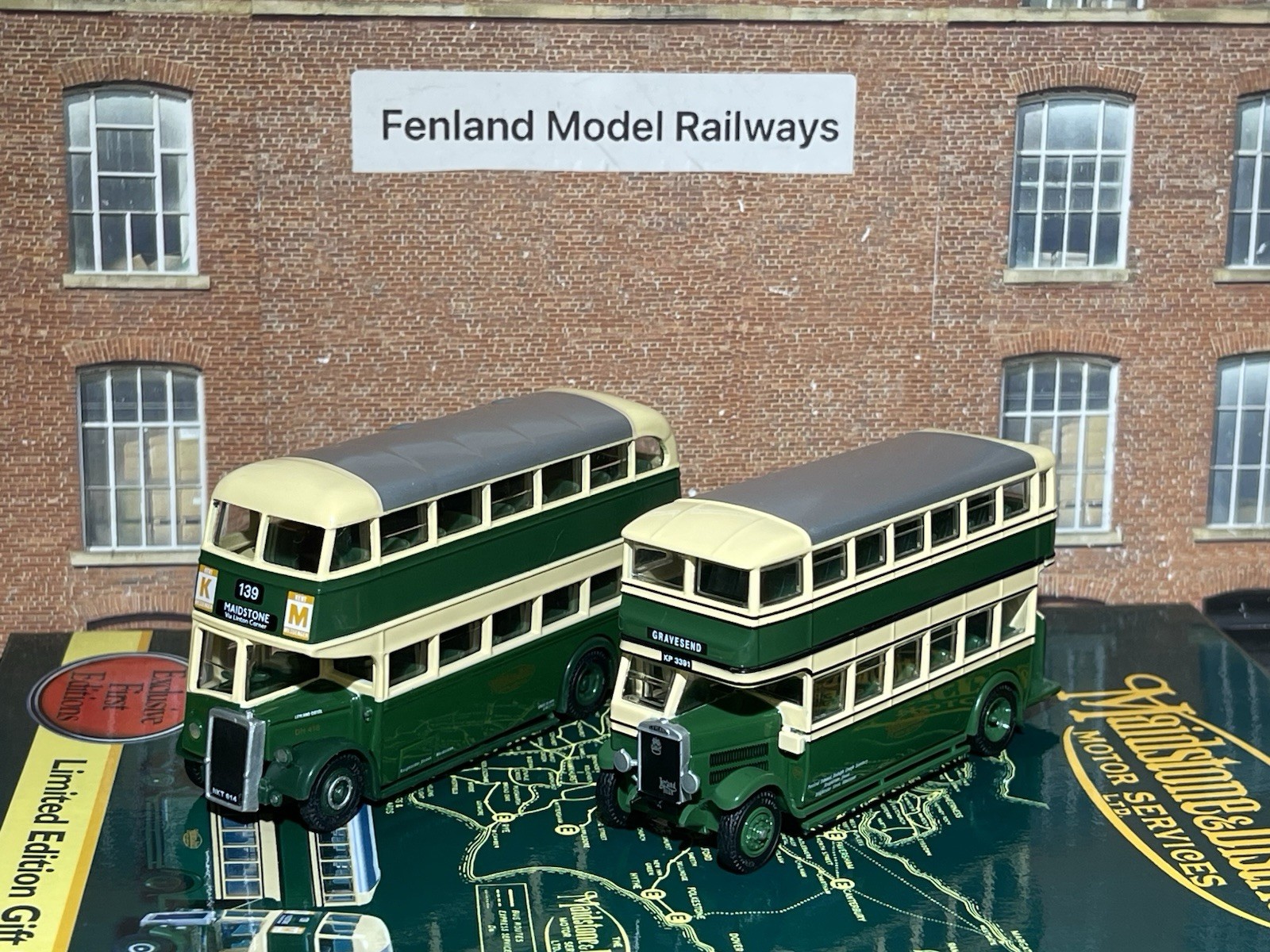 EFE 99923 MAIDSTONE & DISTRICT 2 BUS GIFT SET 1/76 OO GAUGE