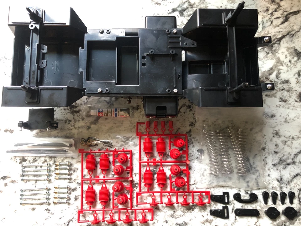 Chasis Tamiya Super ClodBuster con amortiguadores/hardware nuevo Foto 4 de 4