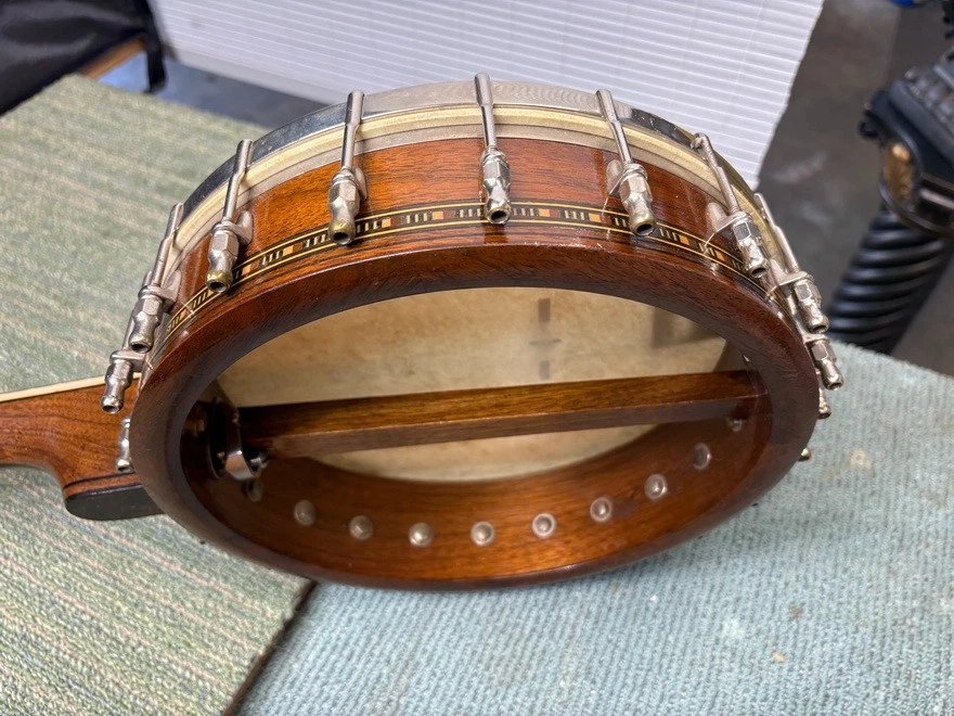 c1920s SLINGERLAND TENOR BANJO ORIGINAL CASE EXCELLENT CONDITION RARE - Image 3 of 4