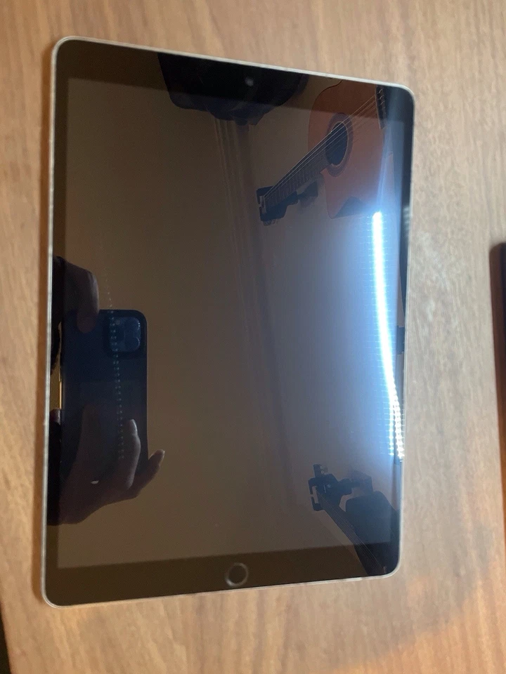 Apple iPad Pro (2017) 64GB, Wi-Fi, 10.5in - Space Grey - iOS 17. - Image 4 of 4