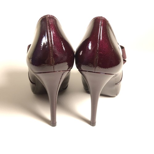 NIB Stuart Weizman Womens 7M Dark Red Bowtie Patent Leather Heels Bow MSRP $398 - Picture 8 of 12