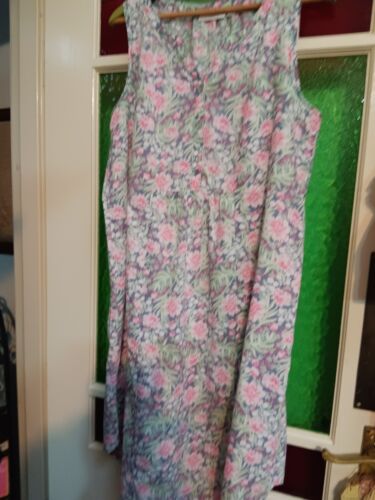 WHITE ROMANCE FLORAL SWEET NIGHTIE...SIZE 14....L
