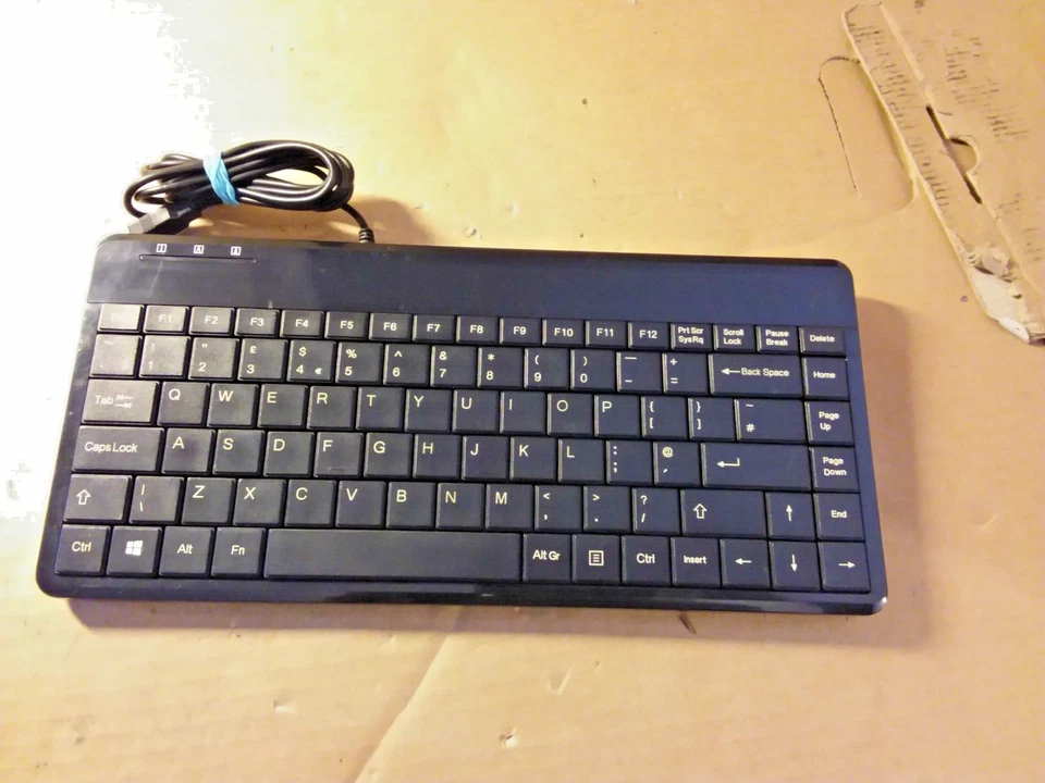 Perixx PERIBOARD-409 Wired USB Mini Keyboard, Black, UK Layout - Image 2 of 4