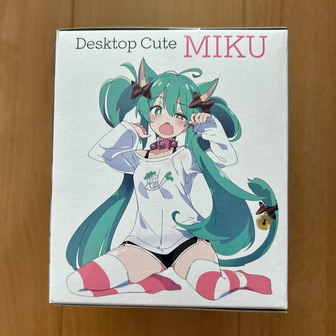 Hatsune Miku Desktop Cute figure with cat ears t shirt ver
