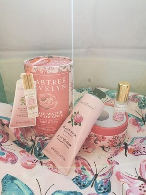 New Crabtree & Evelyn Hand Cream and Fragrance Oil Giftset