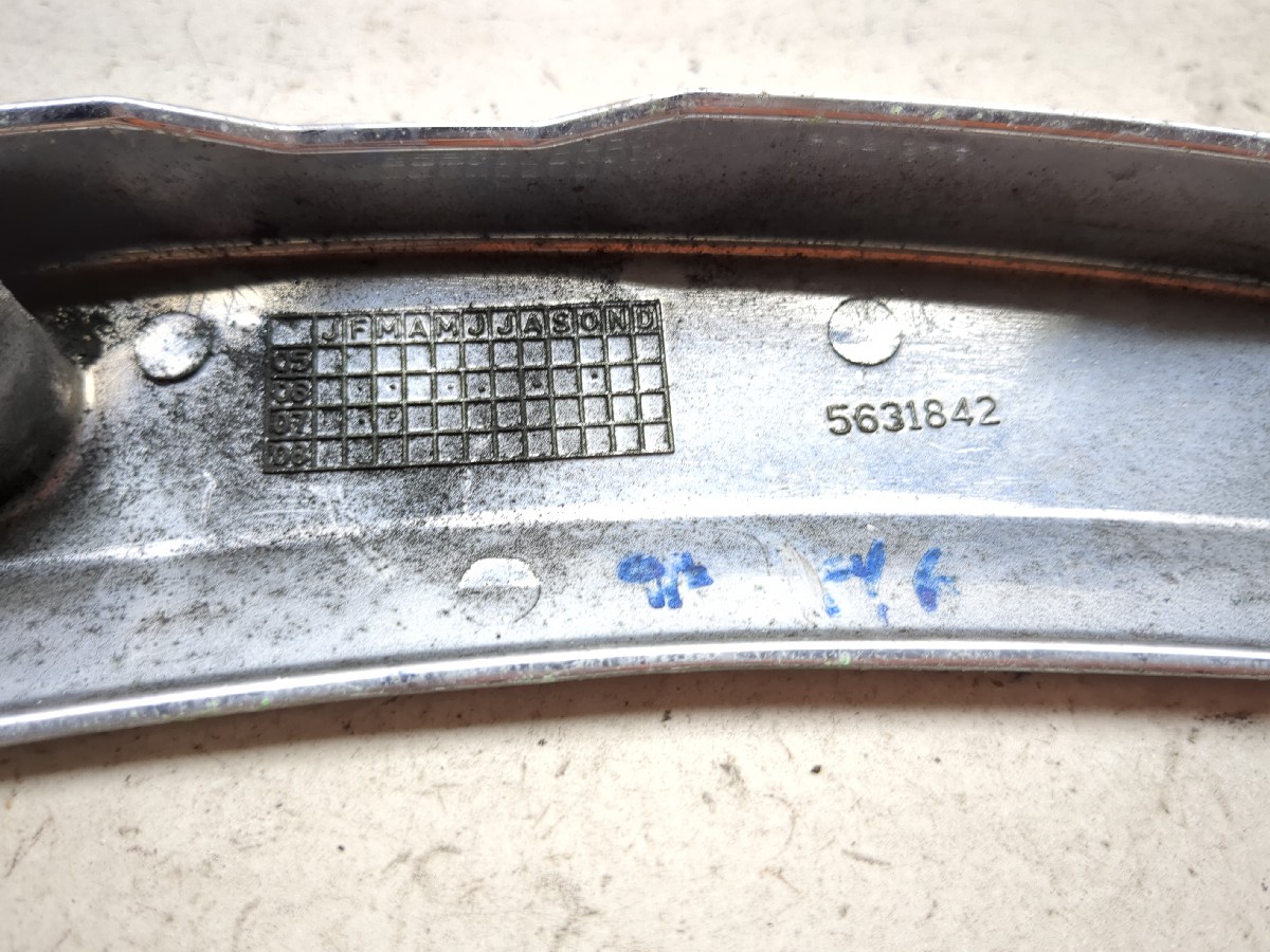 04-12 Victory Kingpin Rear Right Fender Support Struts 5631842