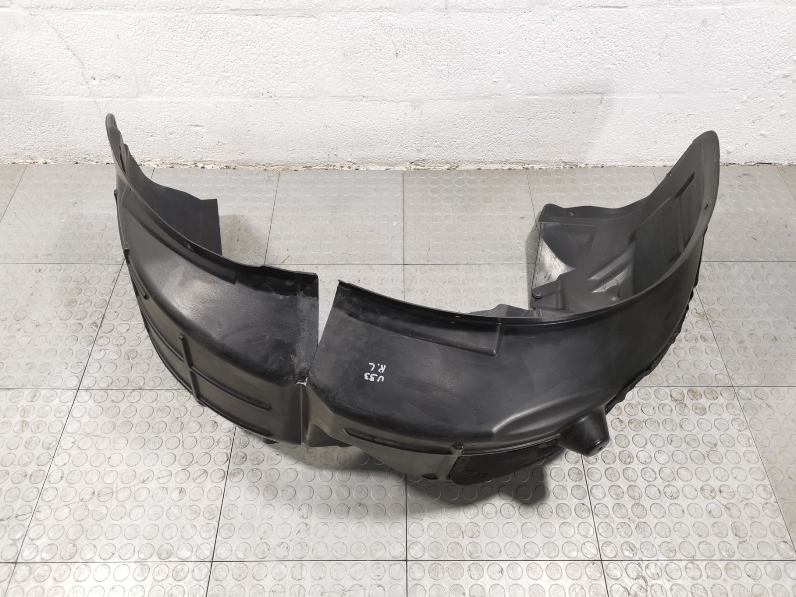 Maserati Levante 3.0L AWD Auto 2017 Rear Left Splash Mud Guard Wheel House OEM