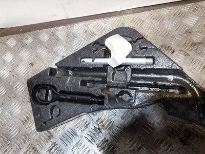 Audi Q7 4L 2012 Bordwerkzeug Satz Set 4L0012113E ATV1132