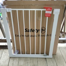 Safety 1st Baby Gate with Door White 29-38" wide 28' high