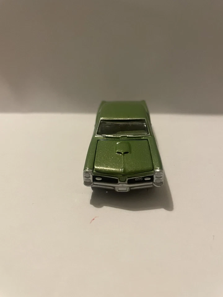 1998 JOHNNY LIGHTNING 1967 PONTIAC GTO GREEN OPENING HOOD LOOSE DIECAST - Image 4 of 4