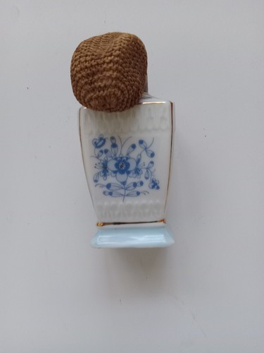 Vintage Vanity Doilies & Waterford/Irice Perfume Automizer, Hat Pin Holder, Plus - Picture 45 of 54