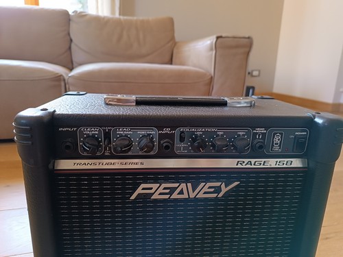 PEAVEY RAGE 158 AMPLIFICATORE PER CHITARRA 22 x 35 x 37 cm peso 6,4 kg - Foto 2 di 8