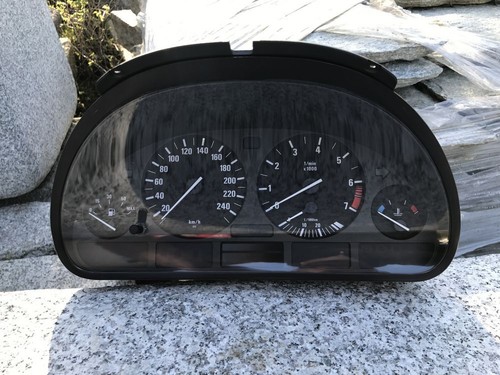 Kombiinstrument / Instrumentenkombi / Tacho für BMW E39 8381195