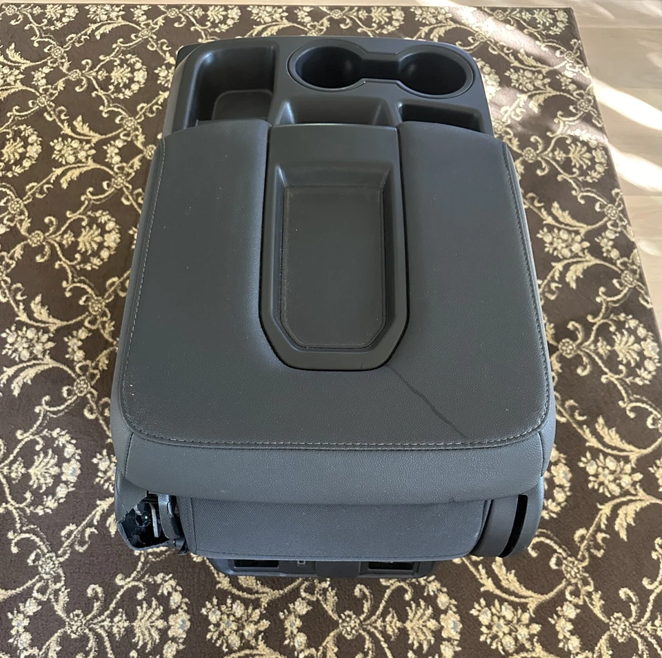 2024 GMC SIERRA 2500HD SLE CENTER JUMP SEAT CONSOLE ARM REST STORAGE CLOTH - Image 4 of 4