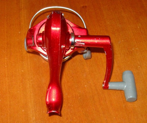 Carrete de pesca Shakespeare Surf Pier SPC60 rodamiento de bolas sexy color lápiz labial rojo - Imagen 8 de 12
