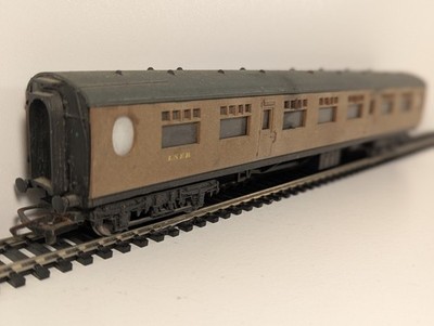 Hornby Spurweite OO LNER Korridor voller dritter Reisebus
