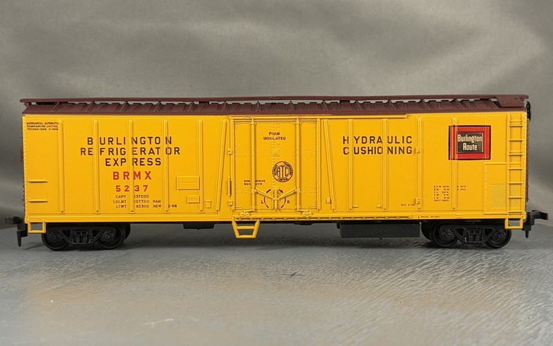 Athearn - Burlington - 50' O/B Mechanical Reefer + Wgt # 5237