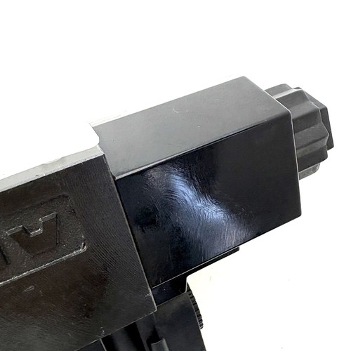 NEW Directional Control Valve For Yuken DSG-01-3C4-D24-70 DSG013C4D2470 - Picture 7 of 10