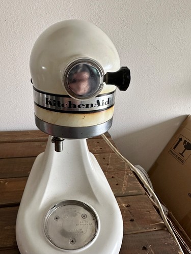 KitchenAid K45 Stand Mixer, 3 accessories 4.5 quart - Picture 4 of 6