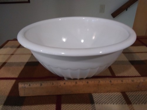 Large Vitrock Mixing/Serving Bowl by Anchor Hocking 1940's 10 1/4 x 5 1/8 - Picture 5 of 9