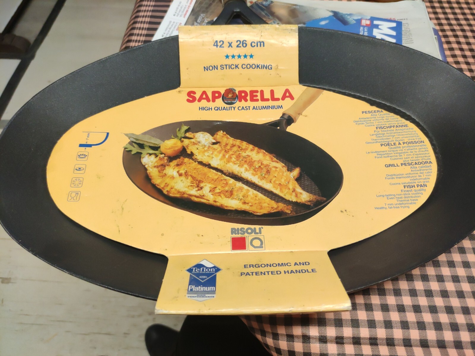 Grande poêle ovale Saporella pour cuire les poissons entiers en famille