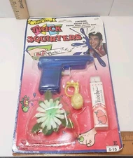 Vintage Trick Prank Squirters Pack Squirt Gun Ring Gum Flower Blister 1988 AS-IS