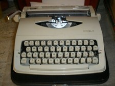 VINTAGE ROYAL QUIET DELUXE TYPEWRITER WITH CASE TESTED WORKS thumbnail