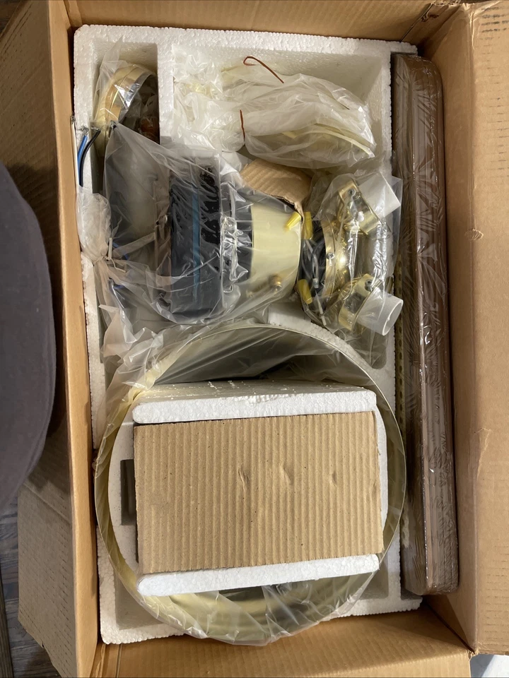 New In Box ‘Crest’ 5500 Series 52” Wood Grain Cane Blade Ceiling Fan Light 1980s - Image 4 of 4