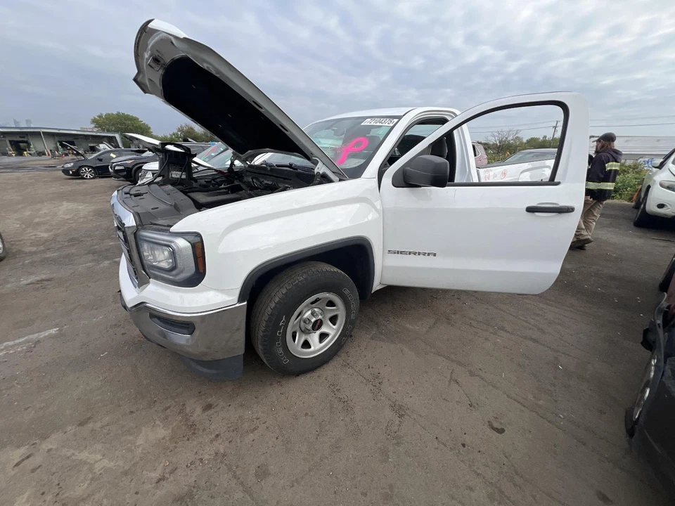 2018 GMC Sierra 1500 A/C Compressor OEM 84317498 139K Miles White - Imagem 3 de 4