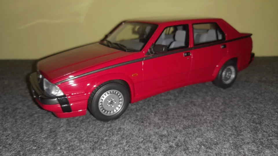 Laudoracing 1/18 Alfa 75 1.8i Turbo America 1986 LM087D - Immagine 2 di 4