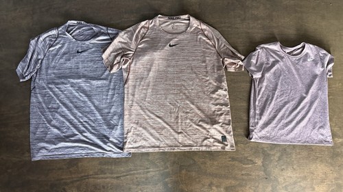 74 NIKE SPORTBEKLEIDUNG HERREN DAMEN JUGEND SHIRTS OBERTEILE HOSE SHORTS GEMISCHTE GRÖSSEN PAKET - Bild 16 von 19