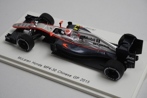 1:43 Spark S4614 McLaren Honda MP4-30 Chinese GP 2015 #22 model car - Picture 2 of 10