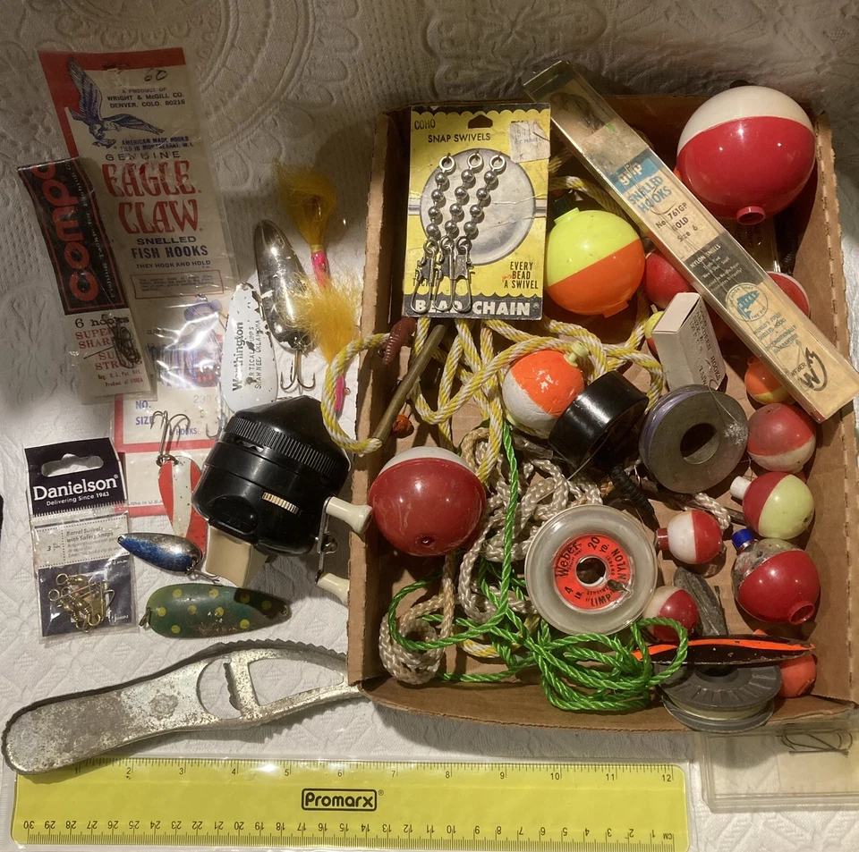 Lote de colección señuelos de pesca usados lubina walleye panfish bobbers Zebco cucharas perca Foto 2 de 4