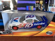 Hot Wheels Racing 2001 Johnny Benson Valvoline 10 Pontiac Car 1:24 Scale