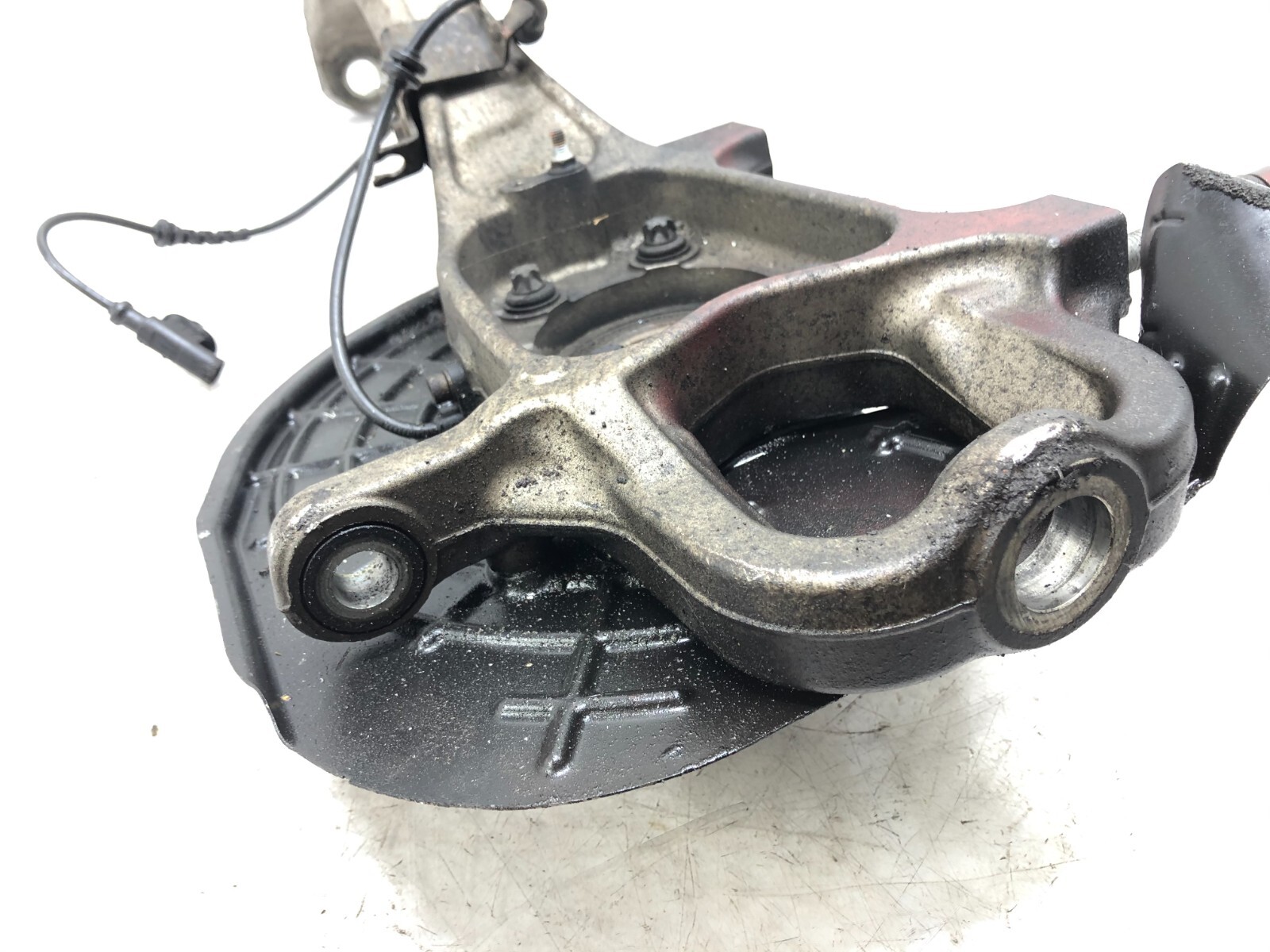 2014-2019 MASERATI GHIBLI SQ4 AWD LEFT DRIVER FRONT SPINDLE KNUCKLE HUB OEM.