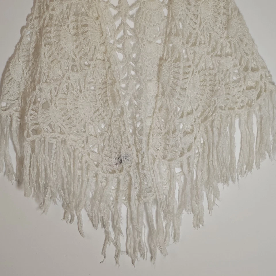 De colección English Village Shaw Crema Mujer Talla Única Crochet Encaje Flecos Arte Envolvente Foto 3 de 4