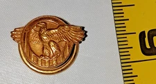 Vtg WWII RUPTURED DUCK Honorable Discharge Tie/Lapel Pin USAMM MILITARY CLUTCH