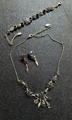 Schmuckset v on Pilgrim bestehend aus Halskette, Armband und Ohrringen