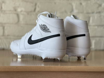 Nike Jordan 1 Retro Metal White Baseball Cleats Black AV5355  display picture 1
