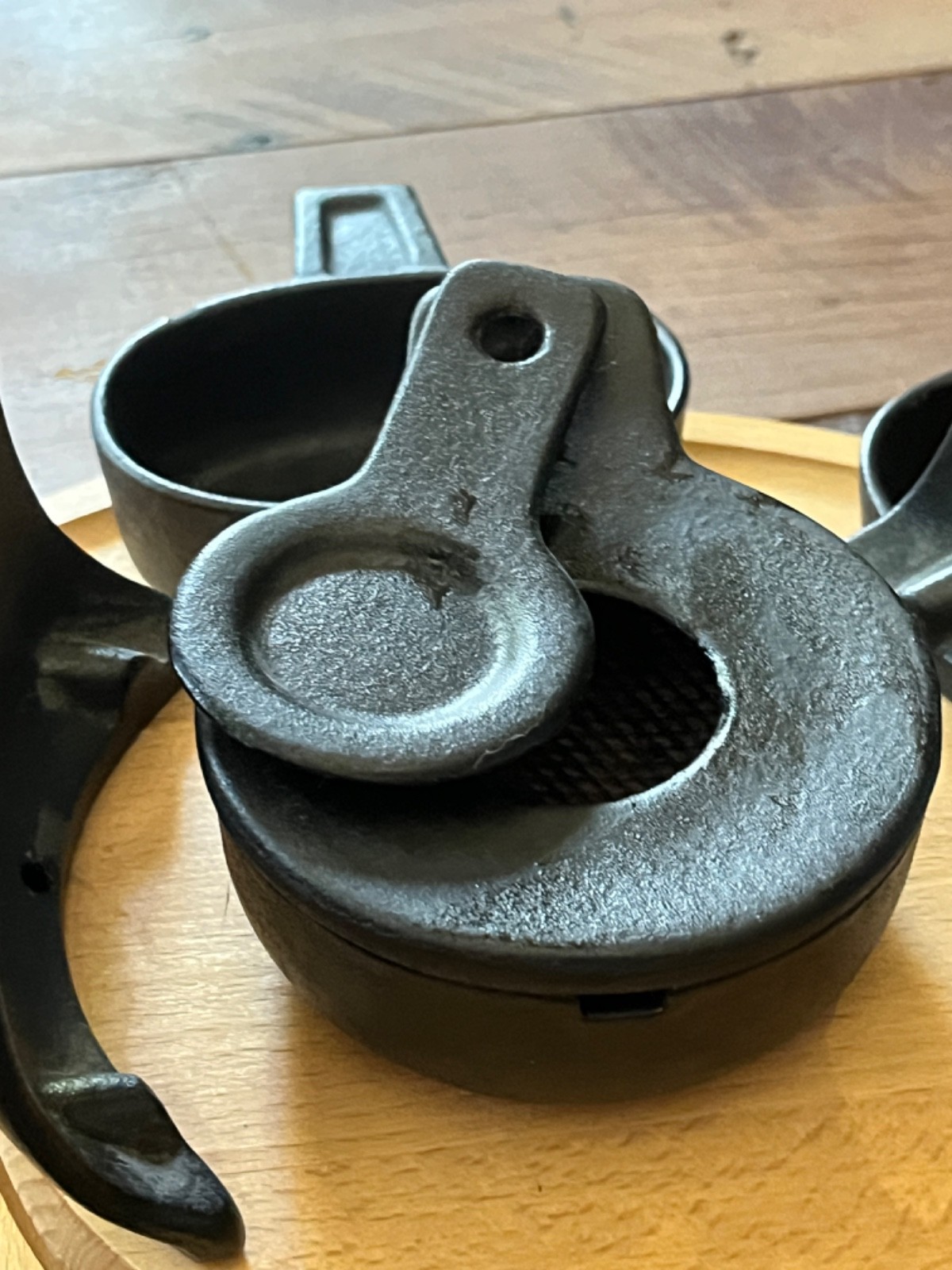 Bodum Danish-design Cast Iron / Wood Fondue Set  Service for 8, Excellent!