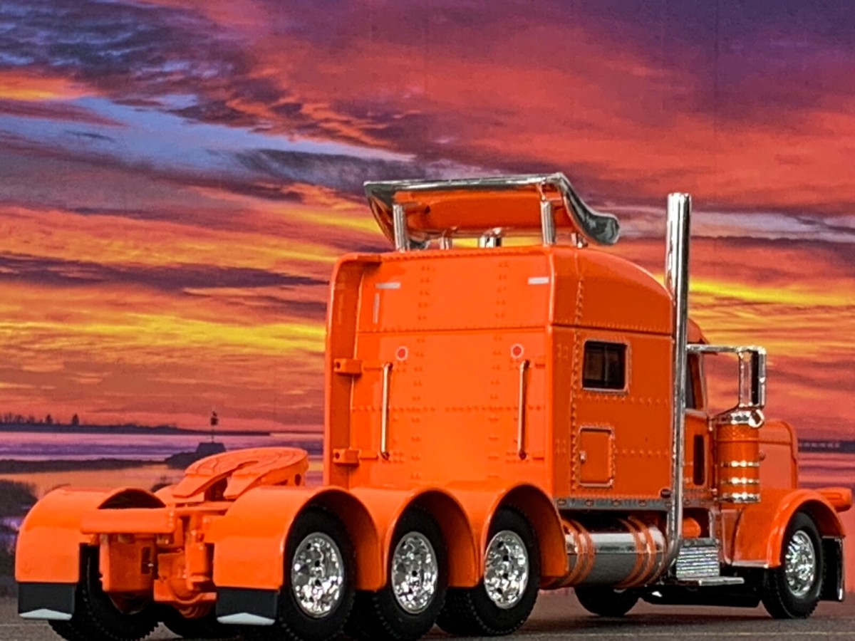 orangeページ 1/64 DCP ORANGE PETERBILT 389 TRI-AXLE W/ 70