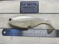 Weedless Swimbait 7” Color Pearl Lot Of 1 Bait